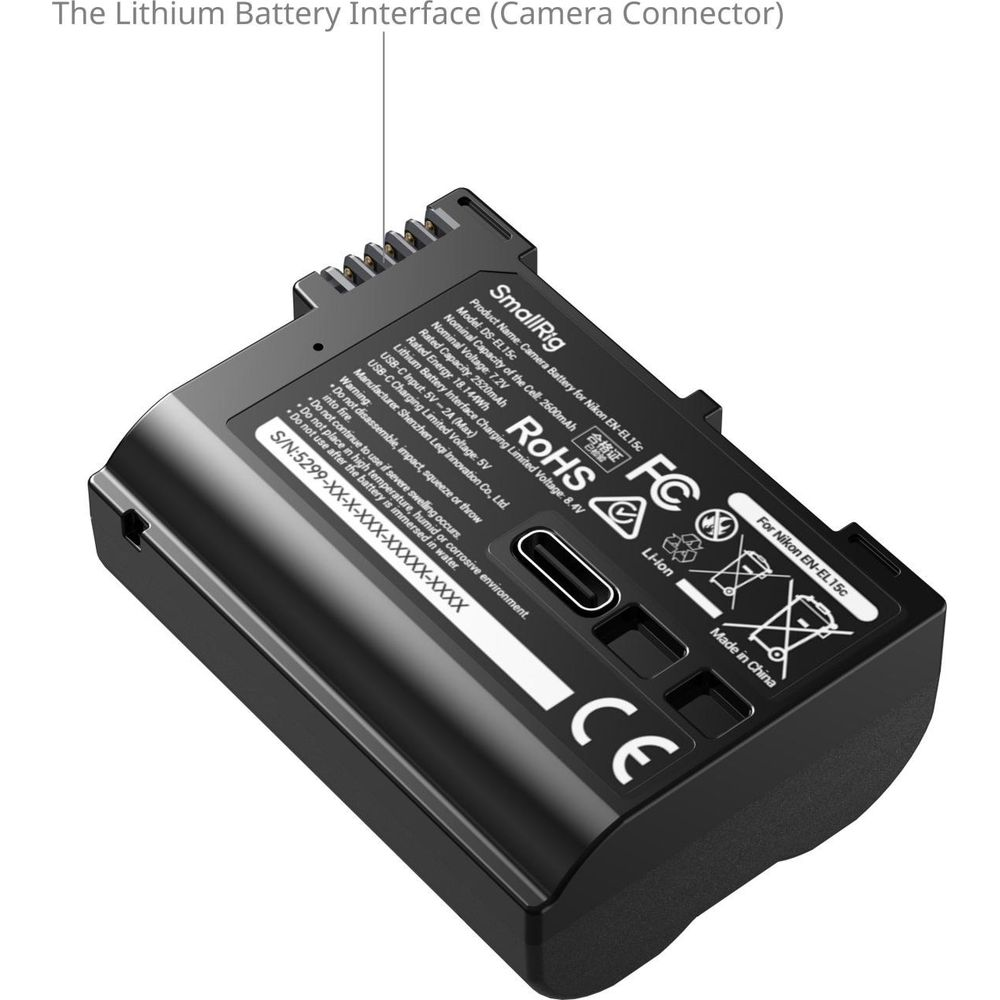 Een zwarte lithium-ionbatterij met labels en oplaadpoorten.