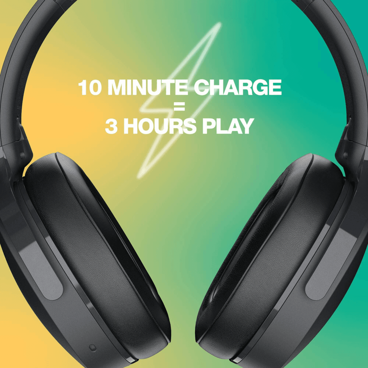 Auriculares negros con icono de rayo y texto: 10 min carga = 3 horas reproducción.