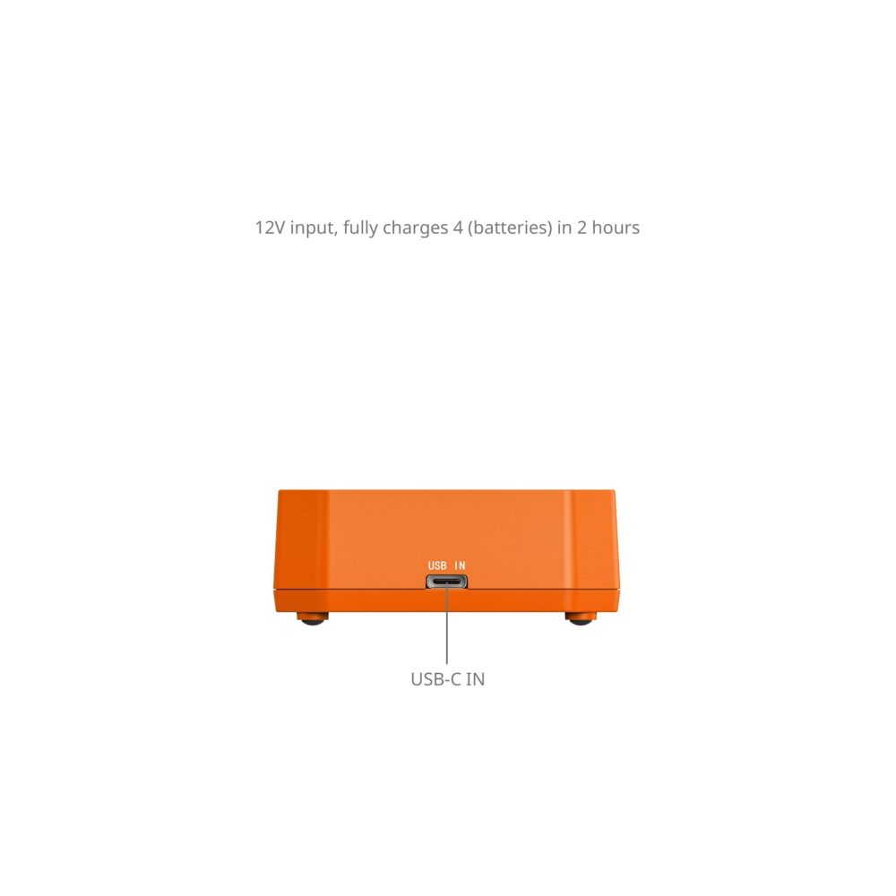Oranje lader met USB-C poort en label.