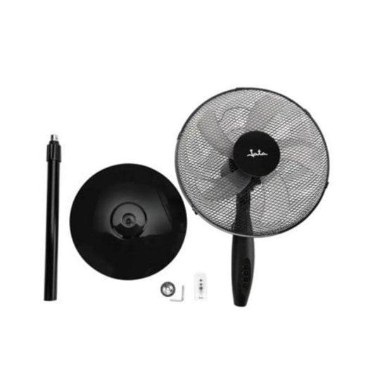 Un ventilador de pie negro con accesorios sobre fondo blanco.