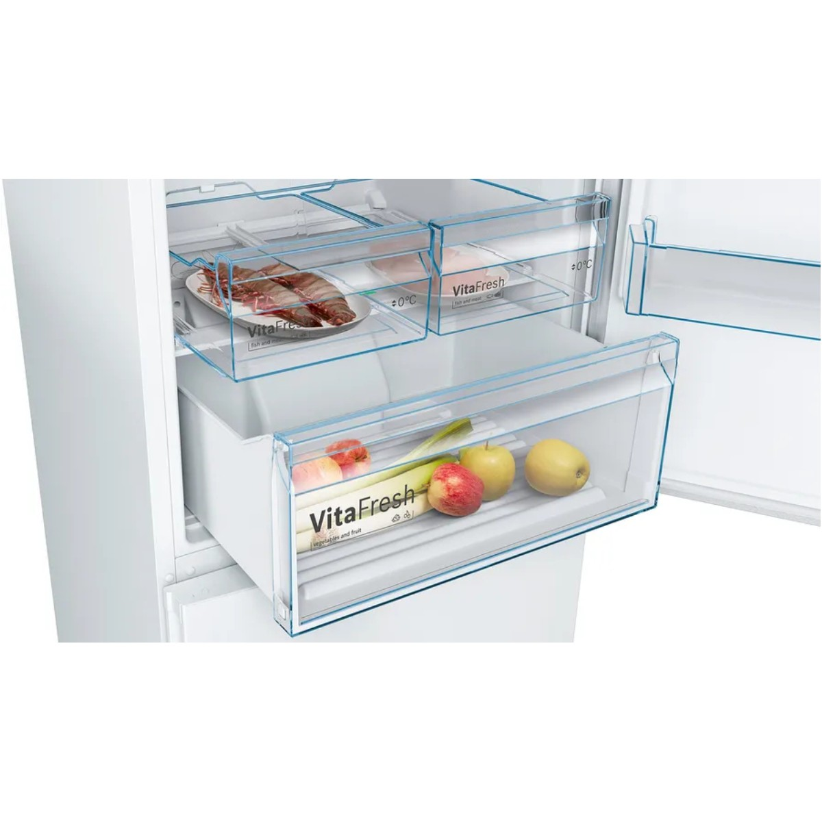 Refrigerador abierto con dos cajones que contienen carne y fruta.