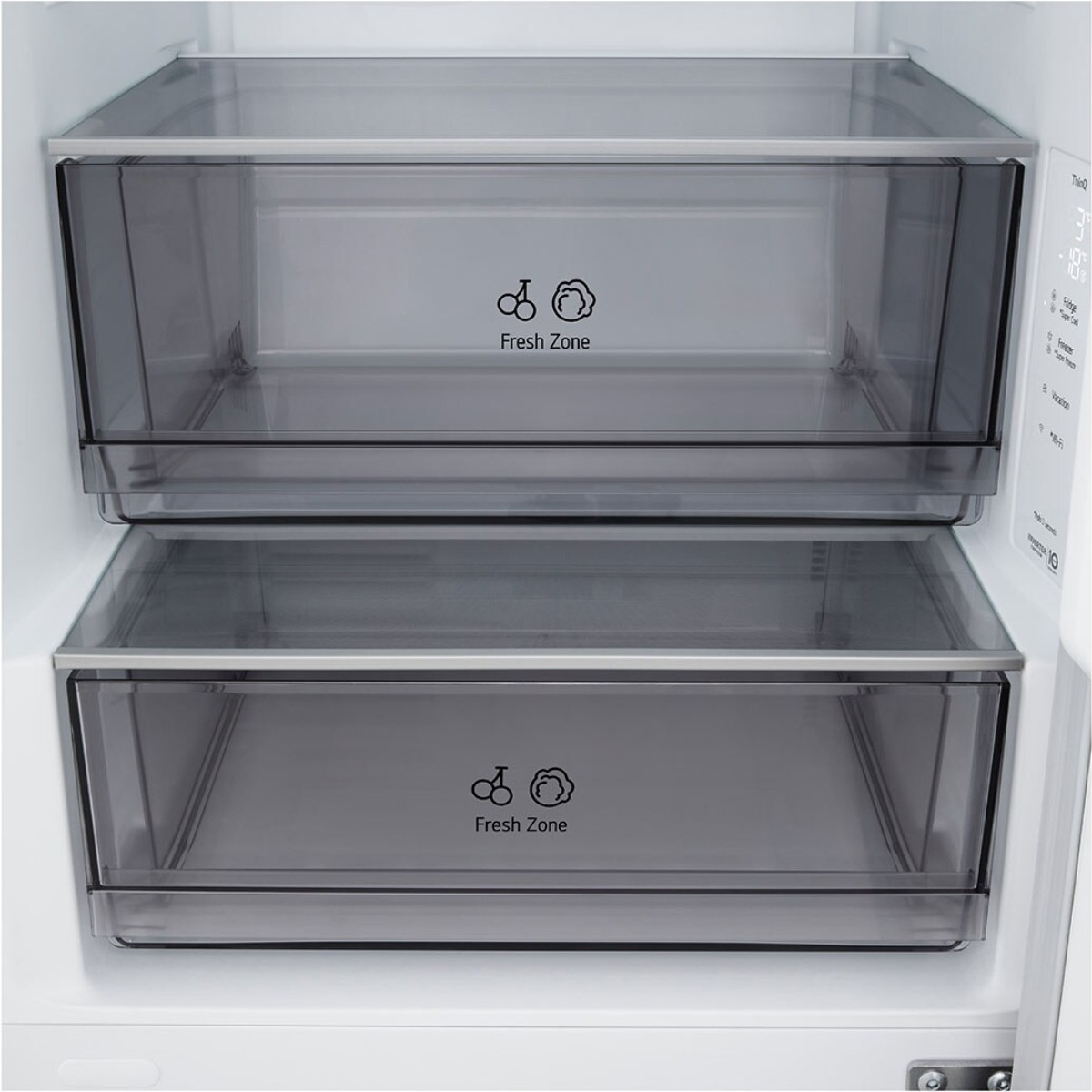 Due cassetti trasparenti del frigorifero etichettati "Fresh Zone" all'interno di un frigo.