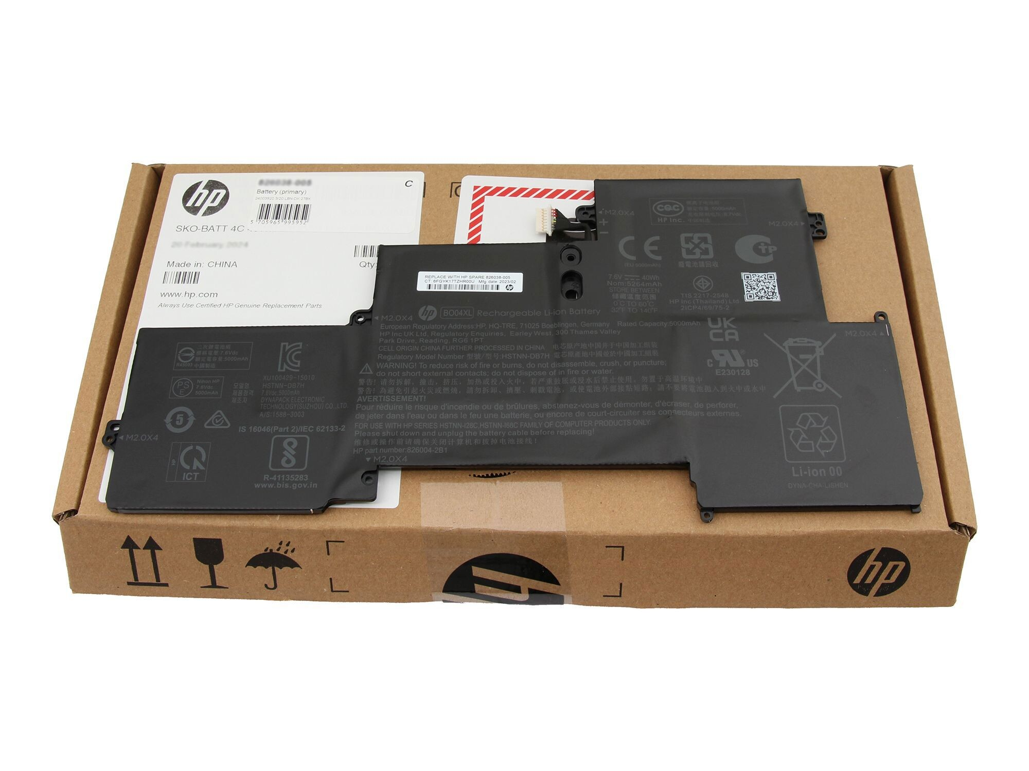 HP Laptop-Akku in einer Box. Details auf dem Akku sind aufgedruckt.