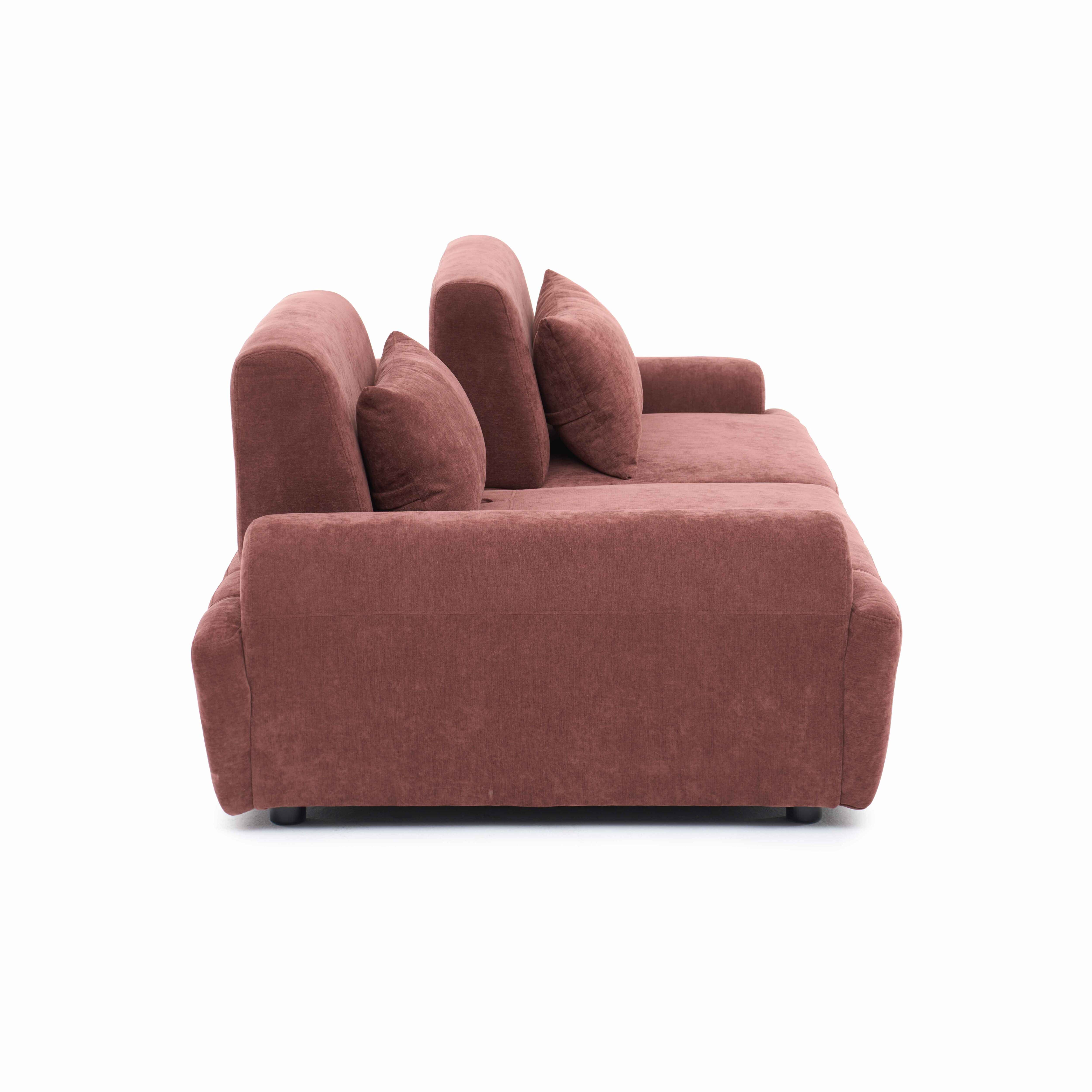 Ein brauner Stoff-Schlafsofa mit mehreren Kissen, von der Seite gezeigt.