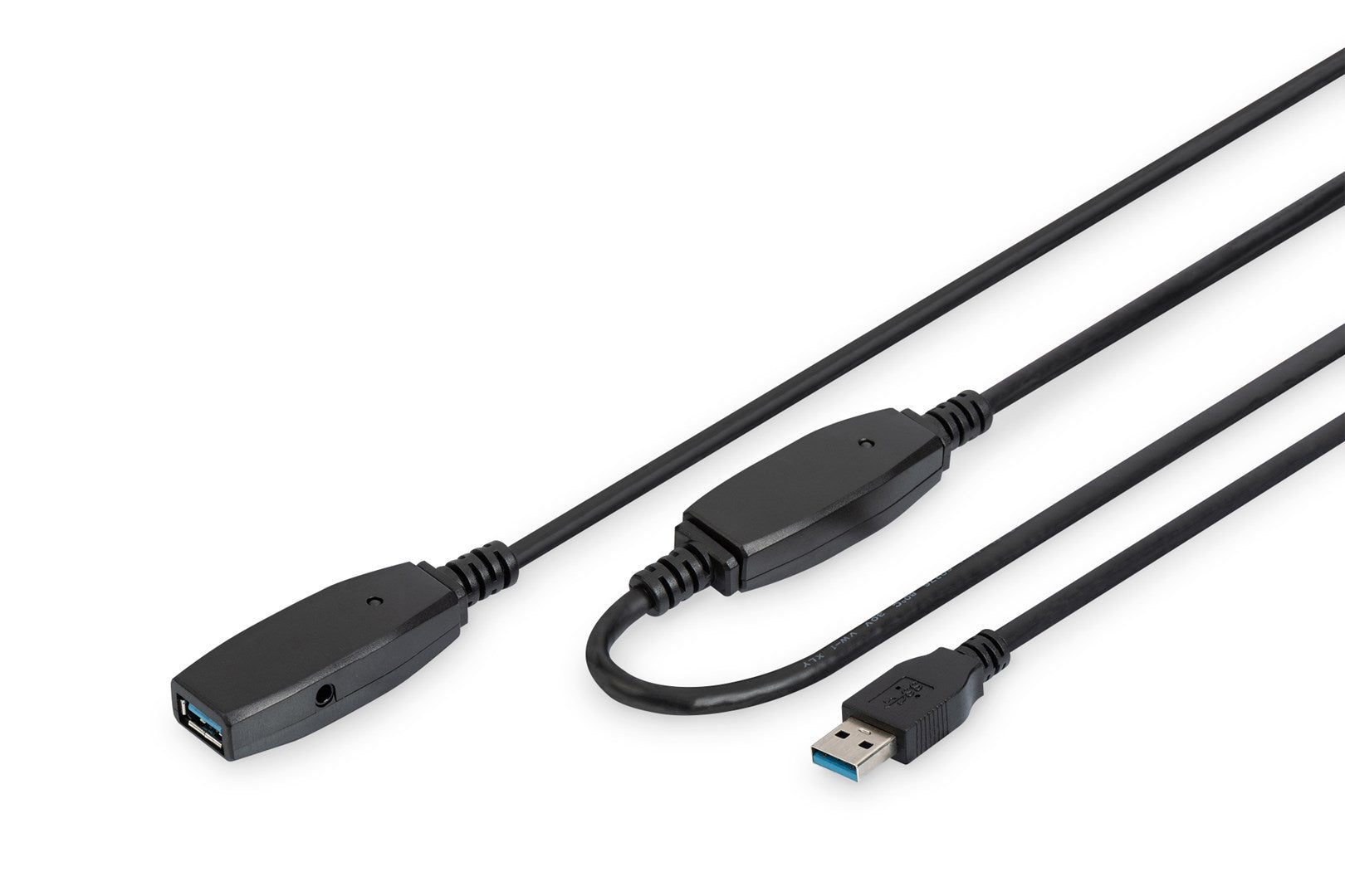 Tre cavi USB neri con vari connettori su sfondo bianco.