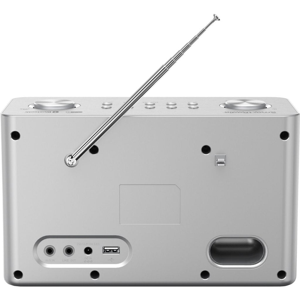 Radio argentata con antenna estensibile e porte sul retro.