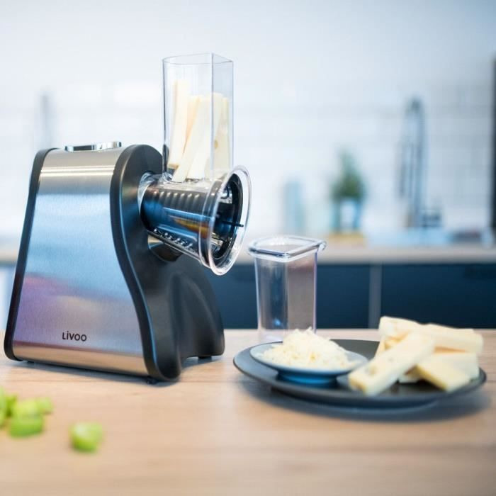 Un rallador de queso eléctrico con queso en el depósito y en un plato.