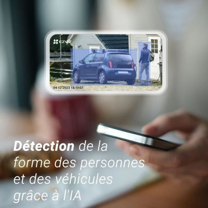 Person und Auto von KI erkannt. Überwachung durch EZVIZ-Kamera.