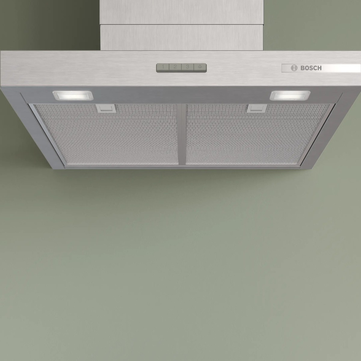 Cappa aspirante in acciaio inox con controlli e luci su sfondo verde.