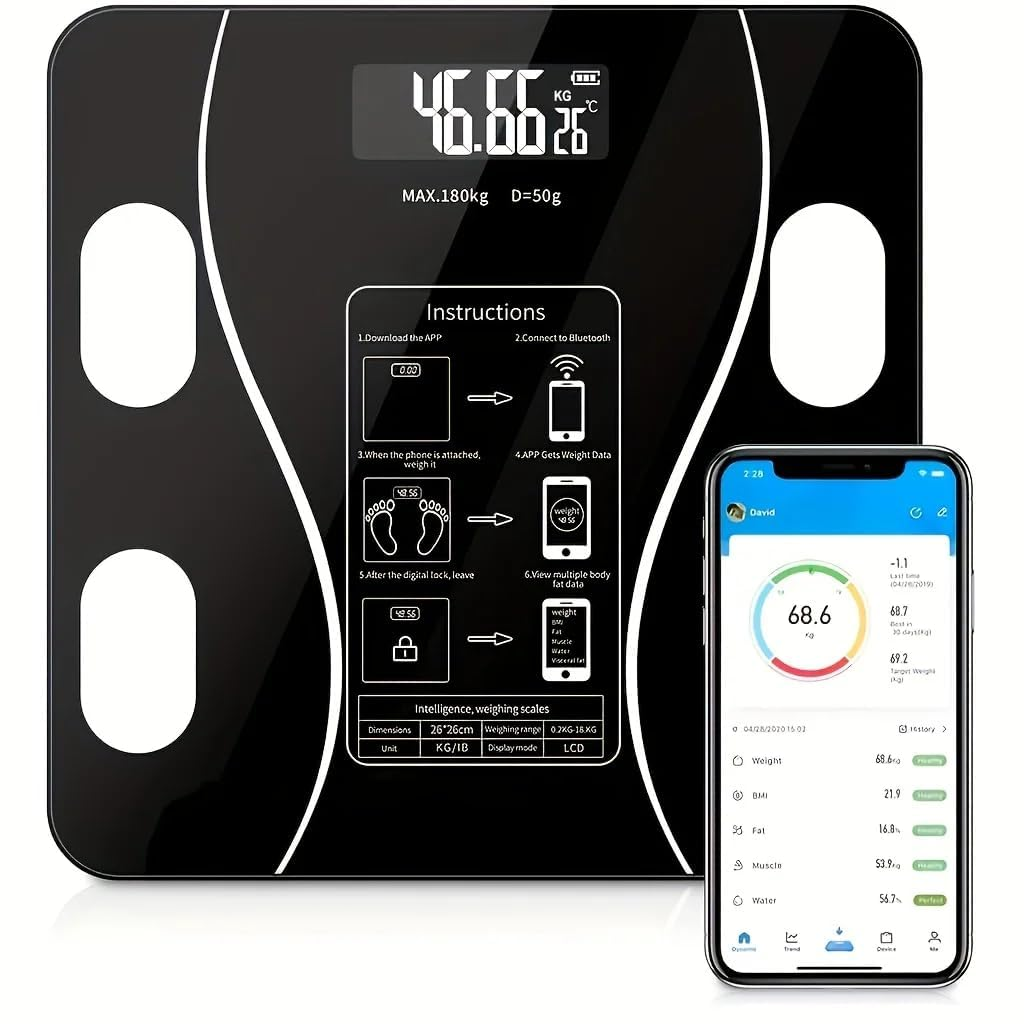 Bilancia digitale nera con display che mostra il peso e smartphone collegato che mostra dati corporei.