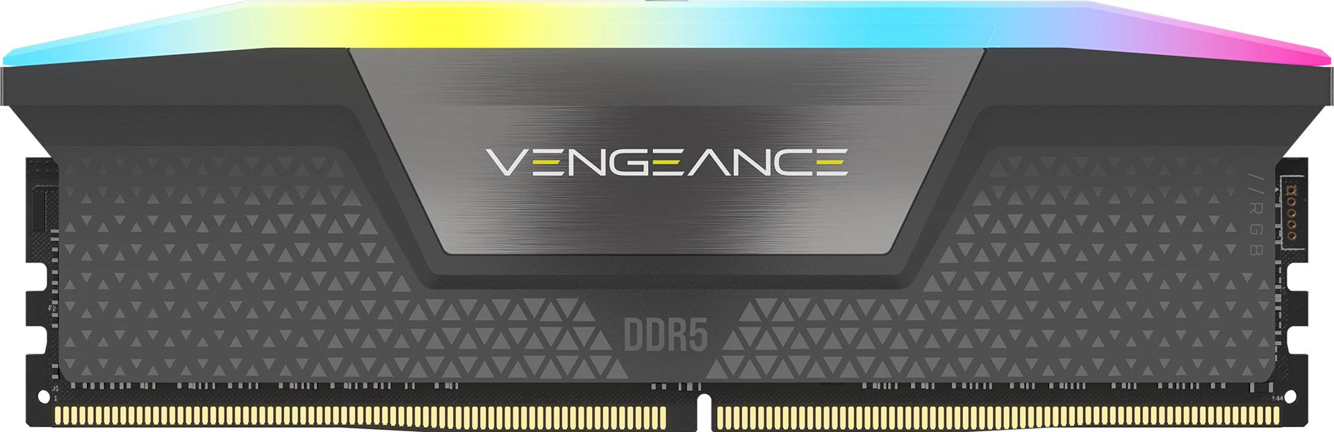 Czarny moduł RAM DDR5 z szczotkowanym metalowym radiatorem i oświetleniem RGB na górze.