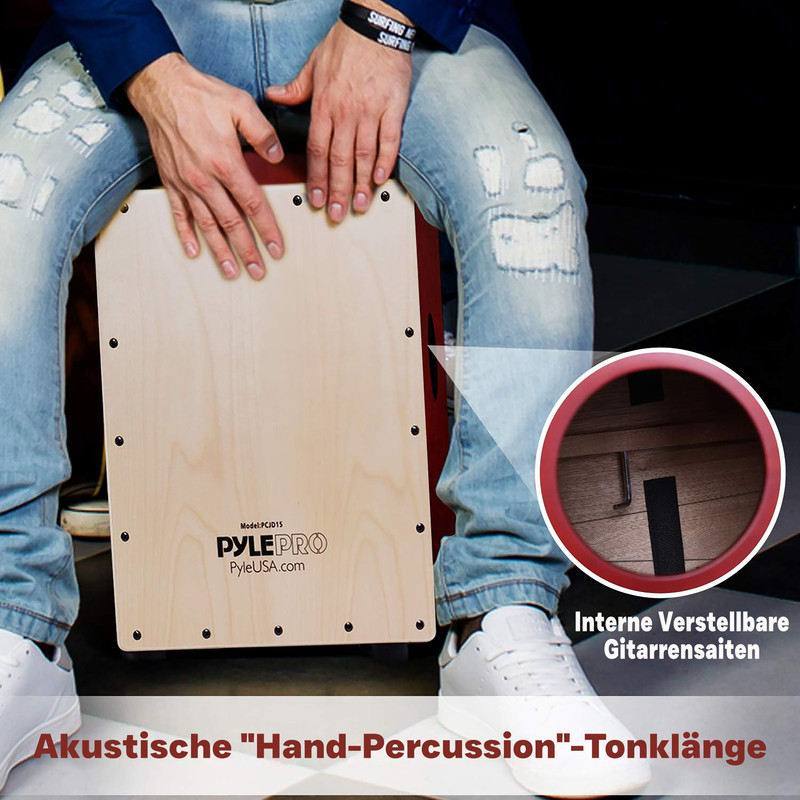 Mann sitzt auf Cajon, Nahaufnahme der Saitenverstellung