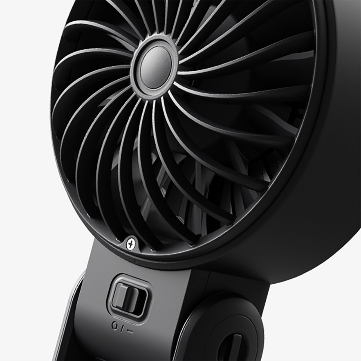 Un ventilatore nero con pale curve e un interruttore on/off.