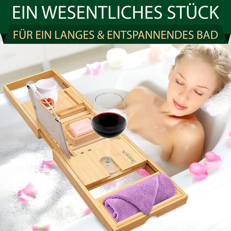 Frau in Badewanne mit Wein und Handy auf Holzbeschlag.
