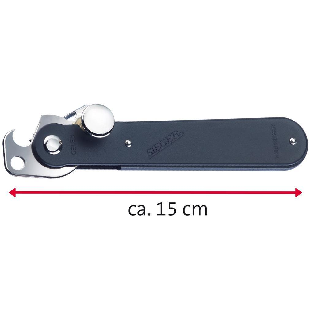 Un apriscatole scuro con manico argentato e gancio, lungo circa 15 cm.