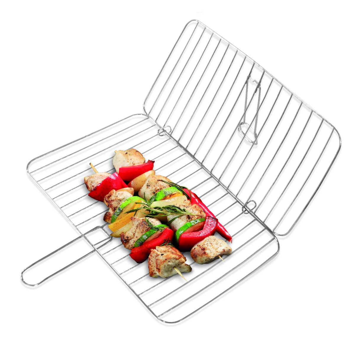 Ein Grillkorb mit Spießen, beladen mit Hähnchen, Paprika und Zucchini.