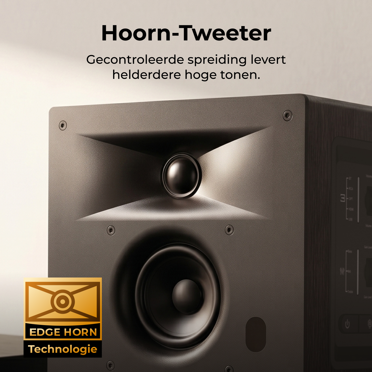 Een zwarte luidspreker met hoorn-tweeter en "Edge Horn Technologie"-logo.