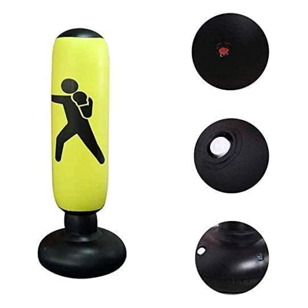 Un saco de boxeo inflable amarillo con icono de boxeador negro y base negra.