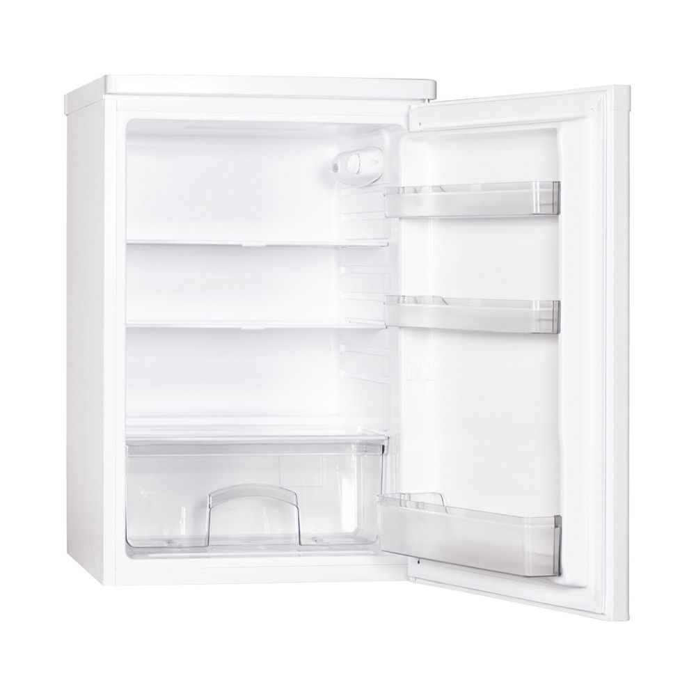 Offener weißer Kühlschrank mit klaren Regalen und Schubladen, auf weißem Grund.