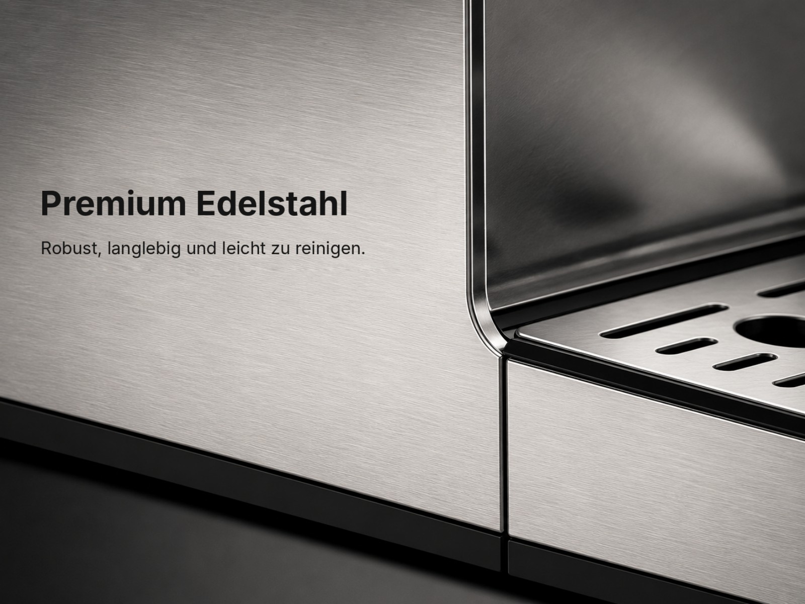 Nahaufnahme von gebürstetem Edelstahl mit Text: Premium Edelstahl.