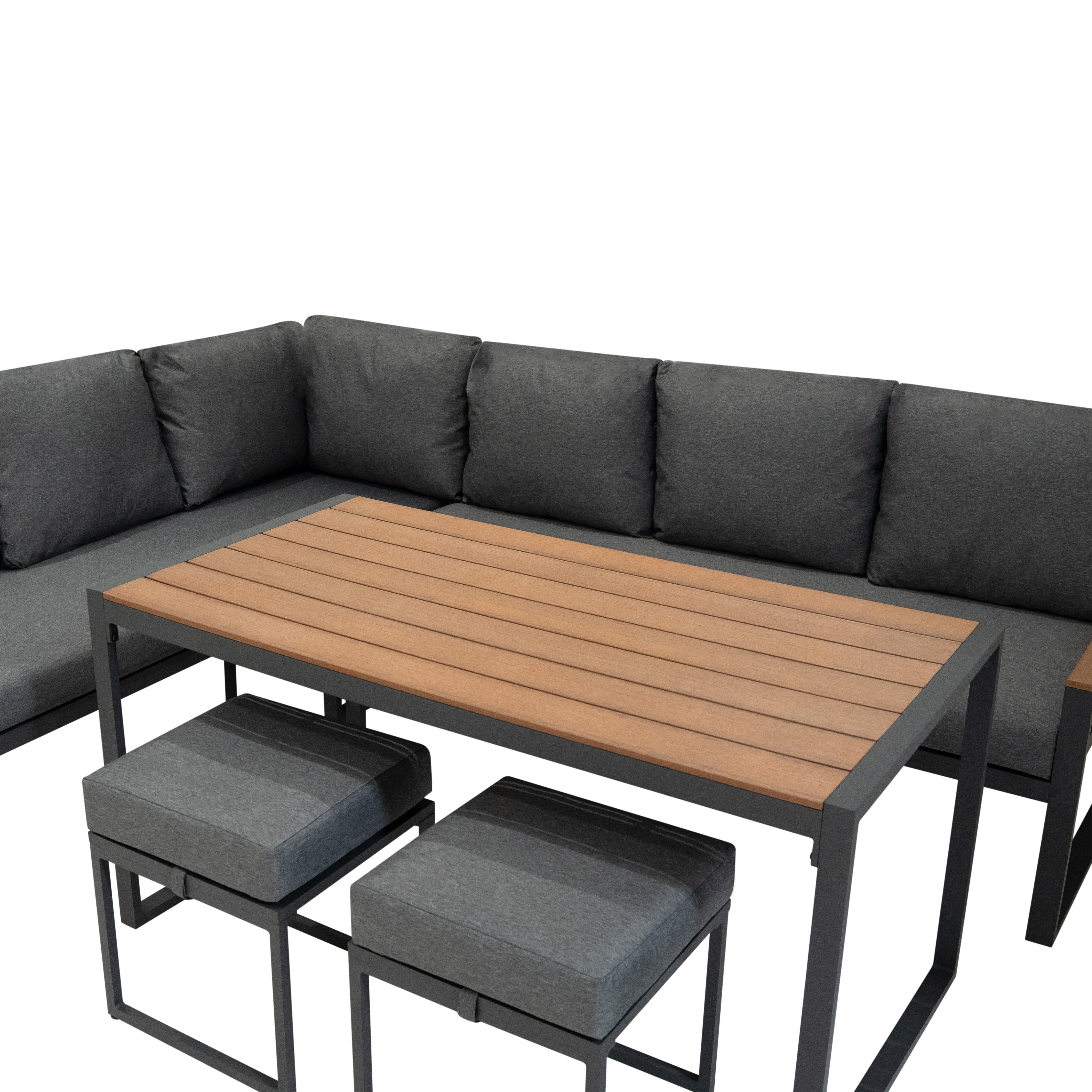 Un sofá modular exterior con cojines grises y mesa de listones de madera con marco.