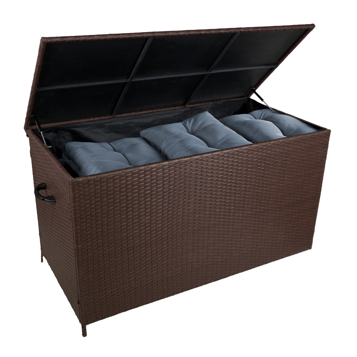 Caja de almacenamiento de mimbre marrón con tapa abierta, llena de cojines grises.