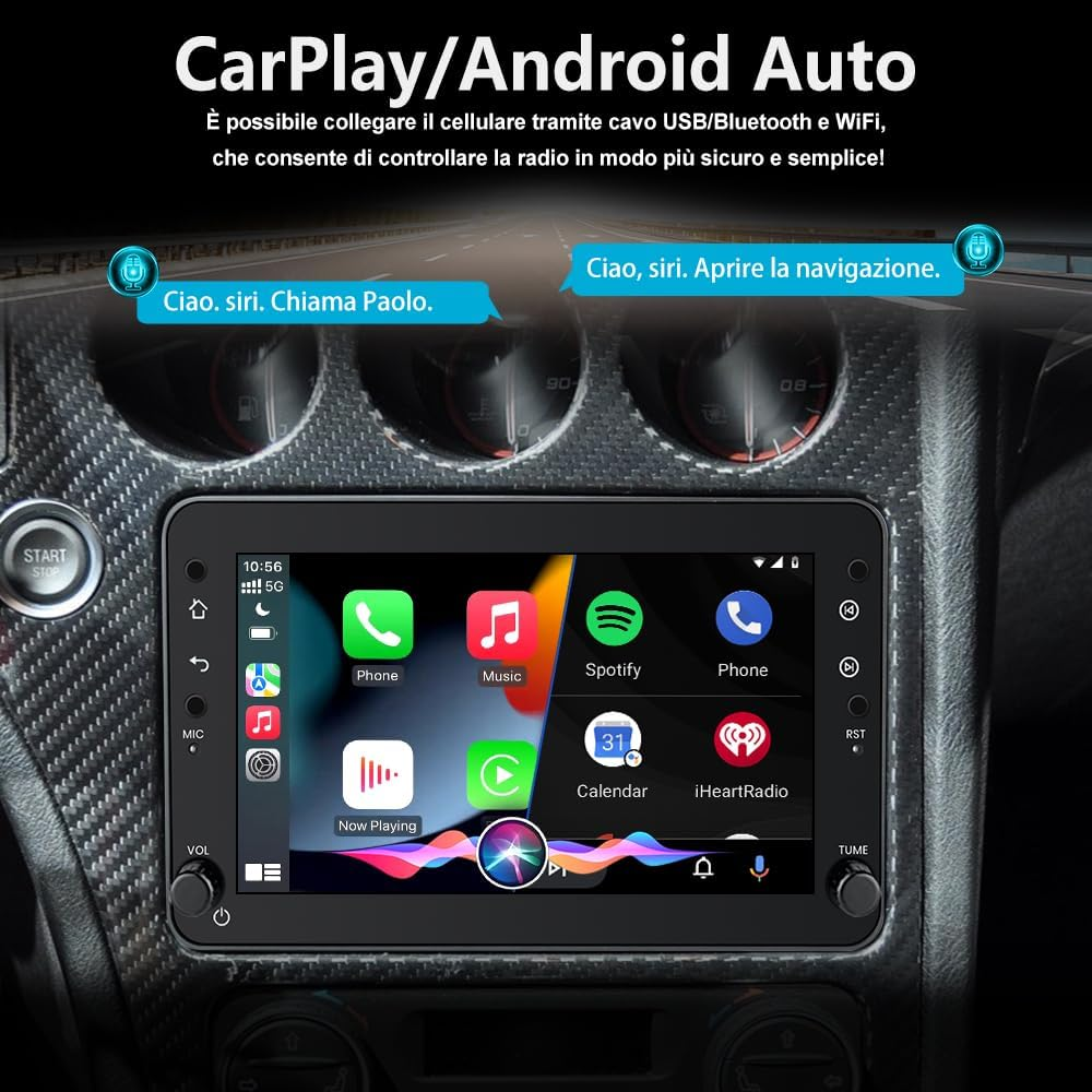 Schermo infotainment auto con icone CarPlay/Android Auto e comandi vocali.