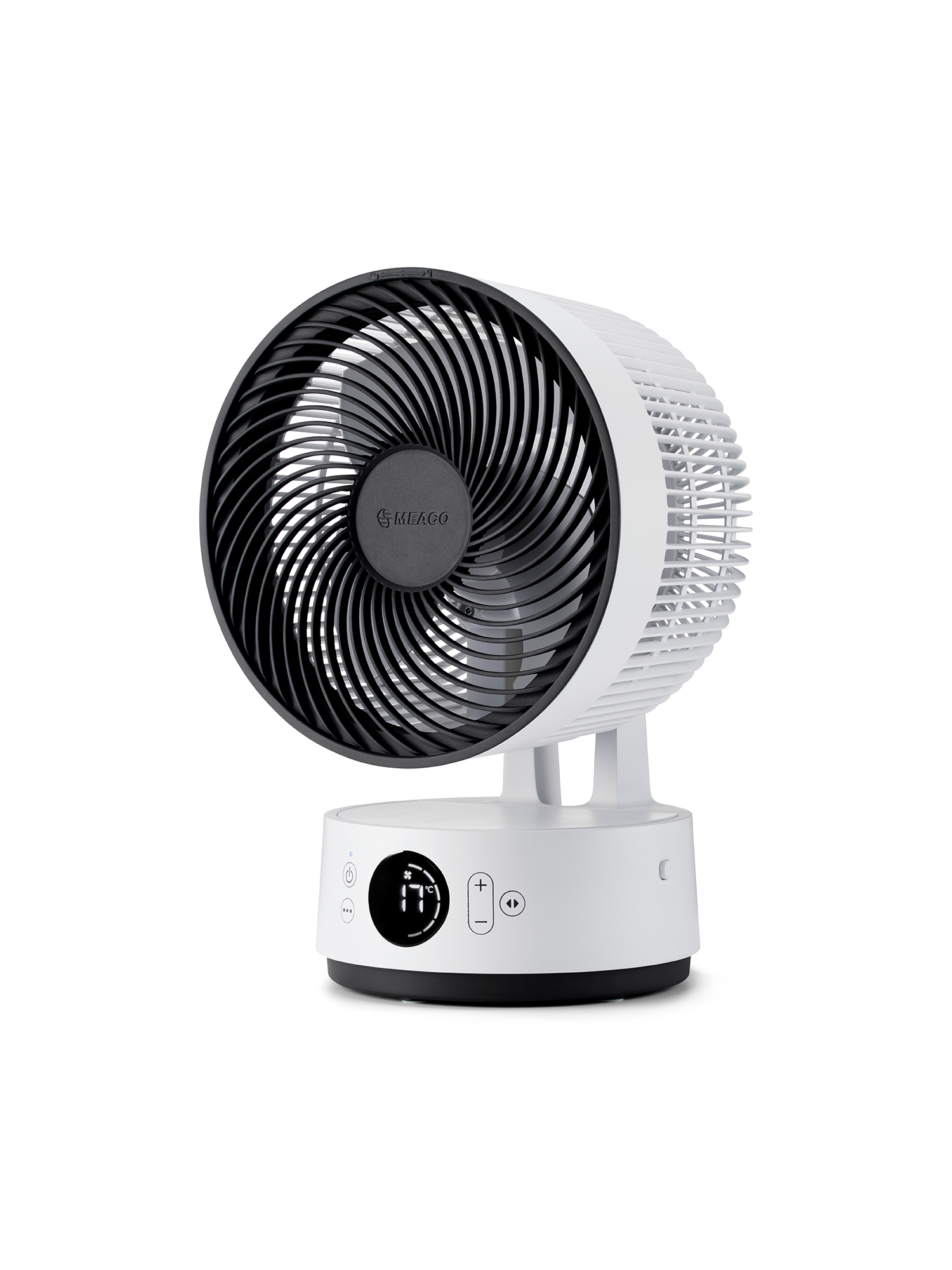 Un ventilador de escritorio blanco con rejilla negra y pantalla digital.