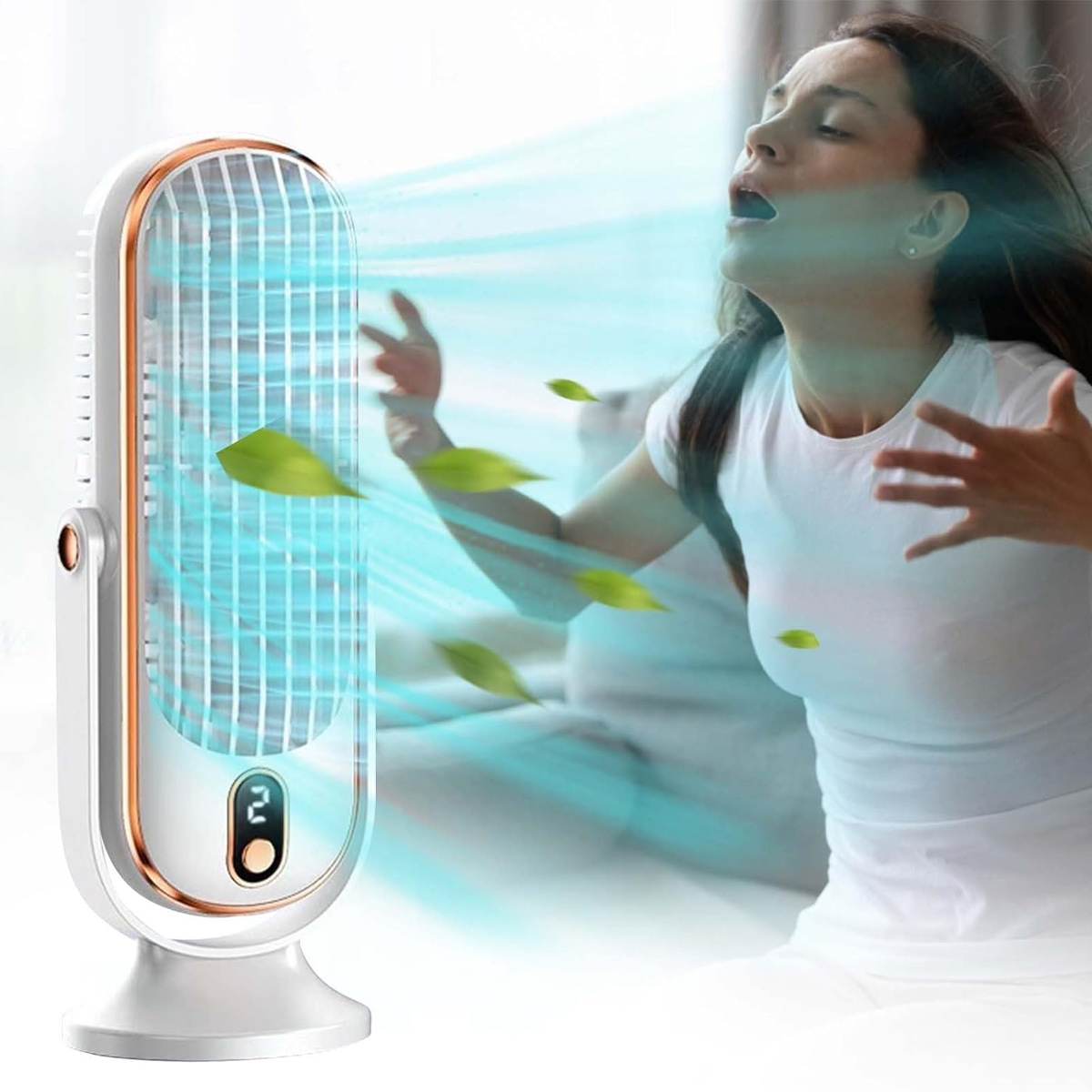 Eine Frau im weißen T-Shirt sitzt vor einem Ventilator, der Luft und Blätter bläst.
