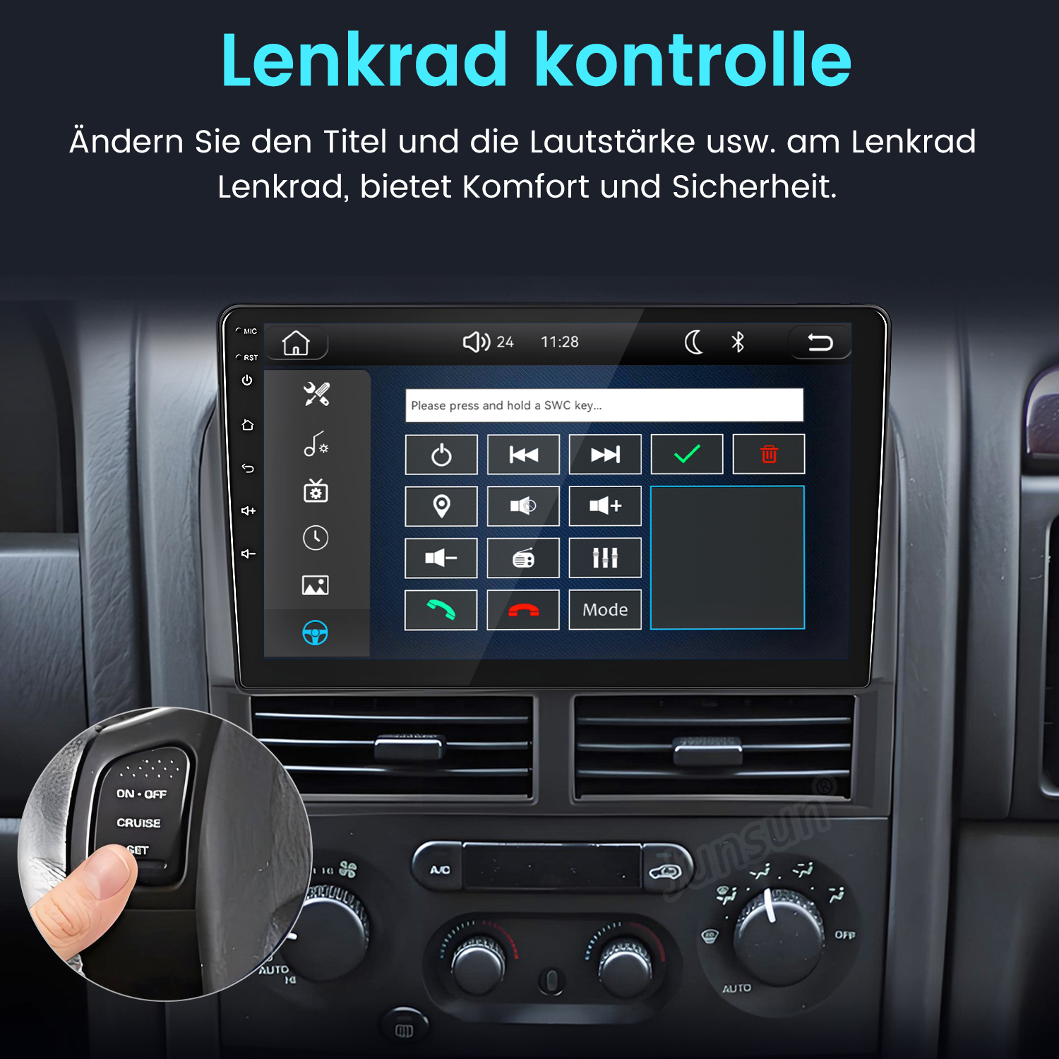 Ein Finger drückt auf einen Lenkrad-Knopf. Ein Touchscreen zeigt Menüs.