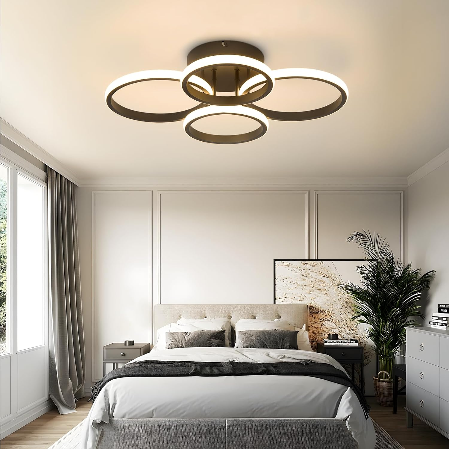 Dormitorio moderno con lámpara de techo de anillo, cama y planta.