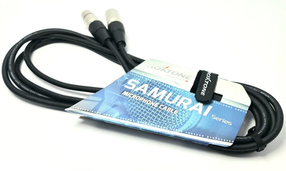 XLR konektörlü ve 'Samurai Series' ambalajlı siyah mikrofon kablosu.