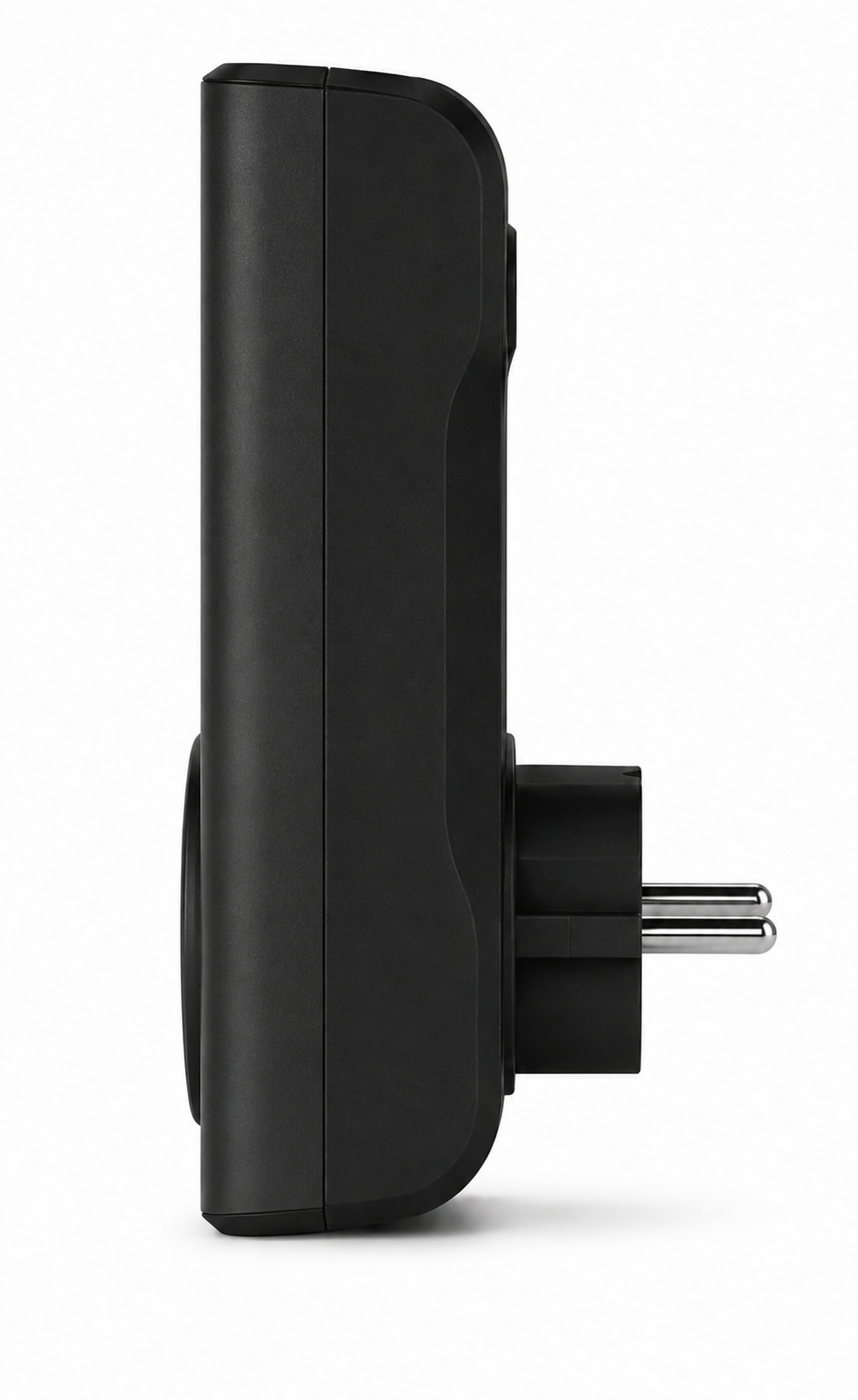 İki metal pimli siyah fiş adaptörü, yan görünüm.