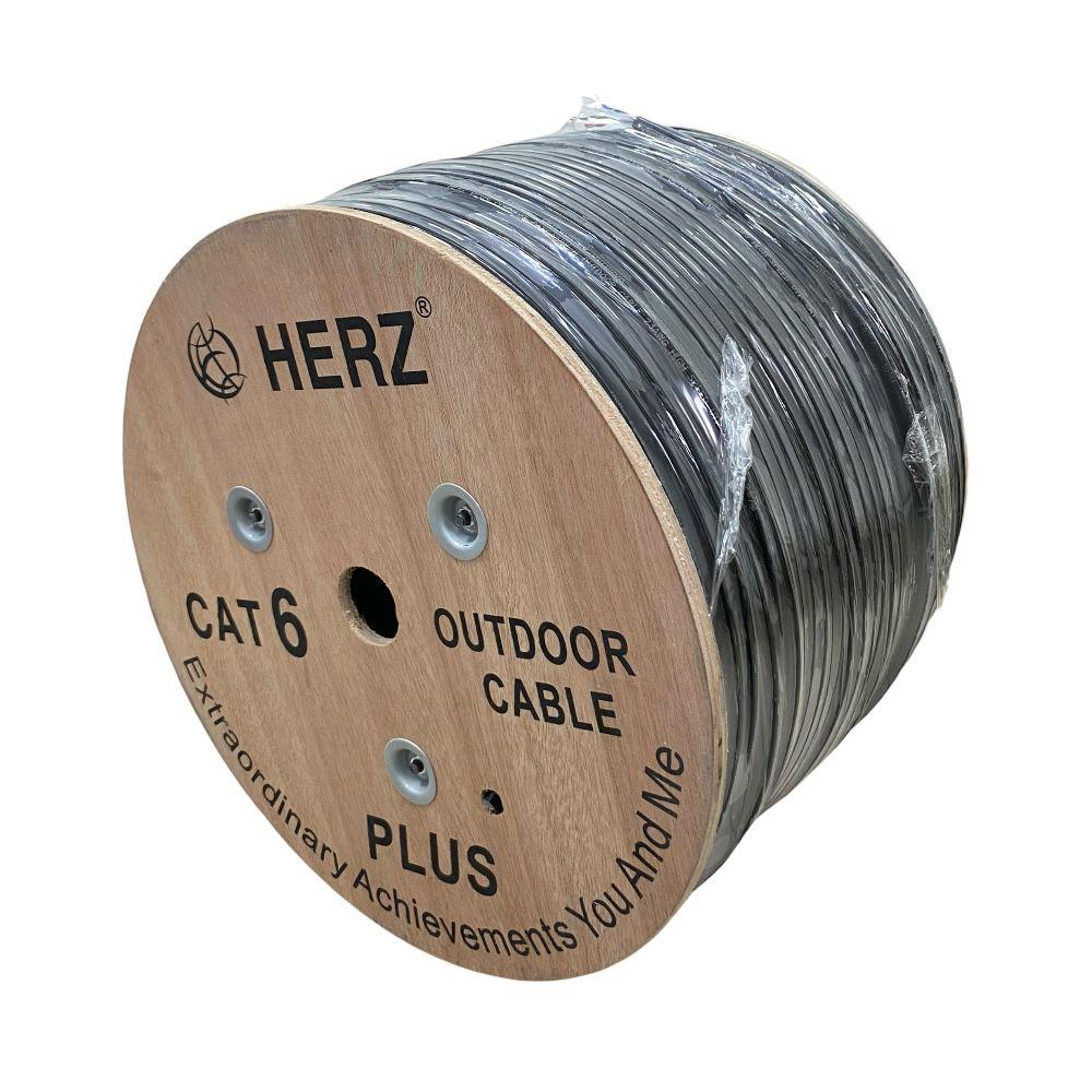 Plastikle sarılı siyah CAT 6 dış mekan kablosu ahşap makara.