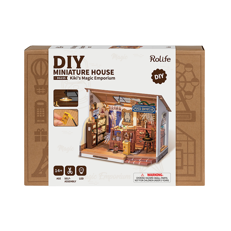 DIY minyatür ev Kiki'nin Büyülü Dükkanı, detaylı iç mekanı ve uyarı etiketiyle.