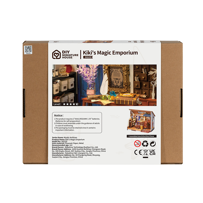 Kiki's Magic Emporium için DIY Minyatür Ev kutusu, ayrıntılı bir minyatür sahne gösteriyor.