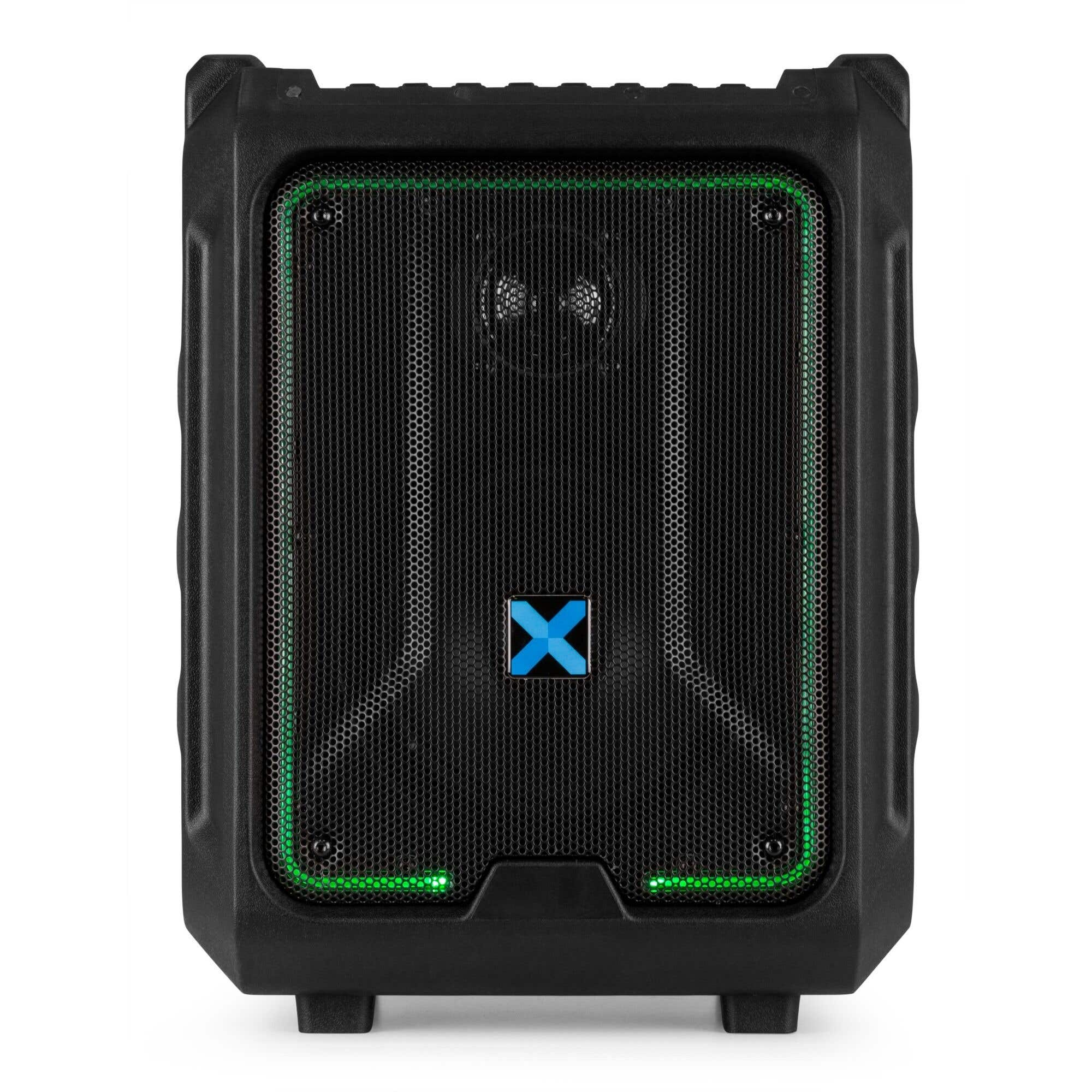 Altavoz negro con logo X azul e iluminación verde.