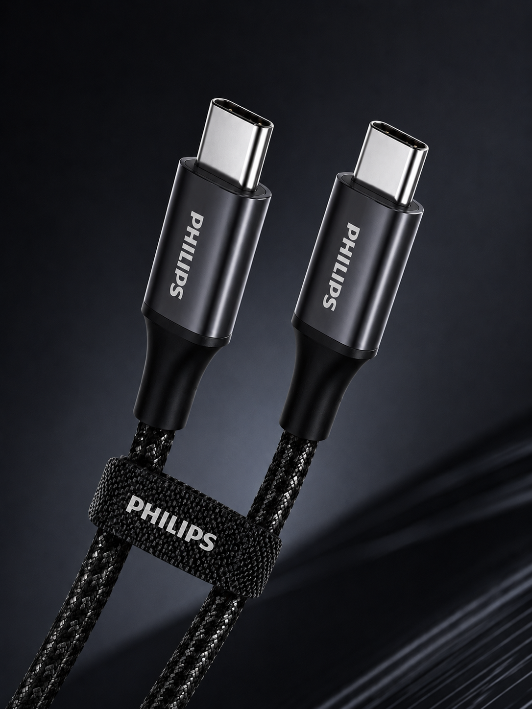 Philips logolu iki siyah USB-C kablo, gümüş konektörlü.