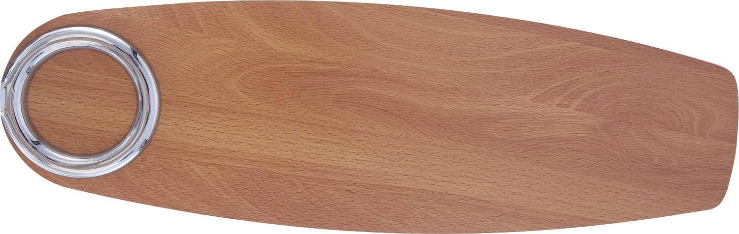 Holzschneidebrett mit silbernem Griffring.