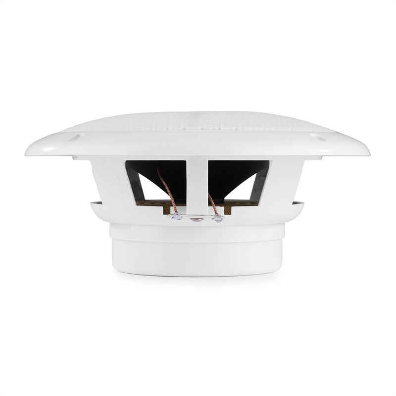Un altavoz blanco con cables visibles y una rejilla acanalada.