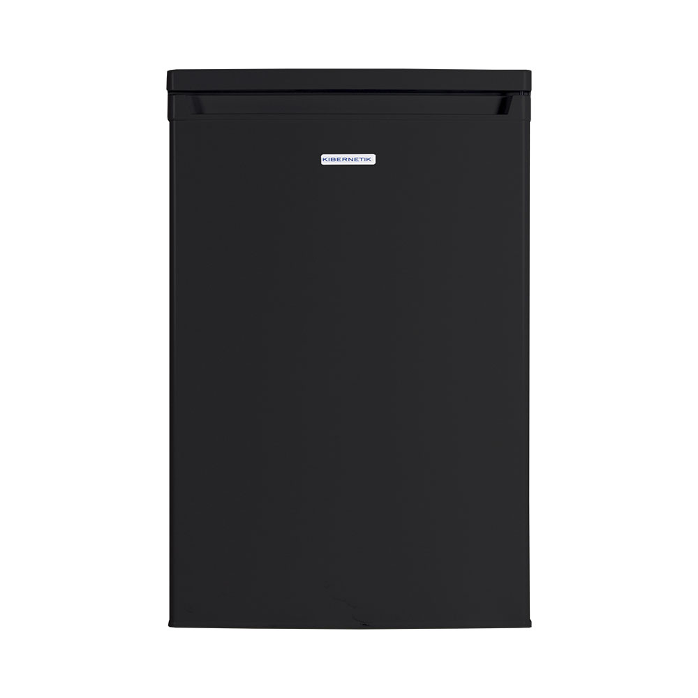 Un frigorifero nero con logo argentato sulla porta.