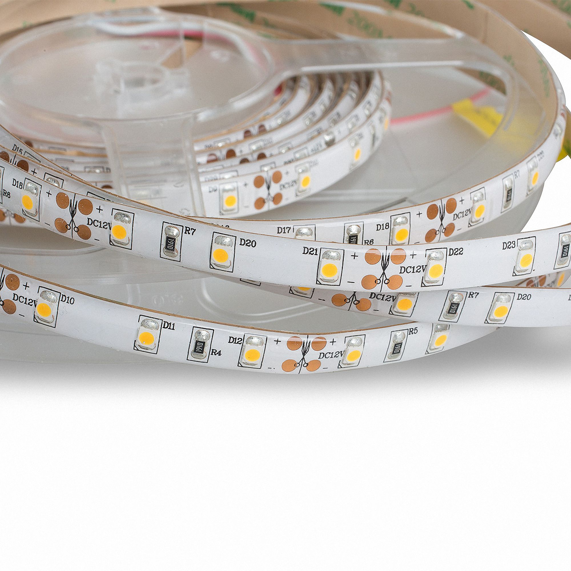 Eine Spule mit weißem LED-Streifen mit gelben Lichtern und Beschriftungen.