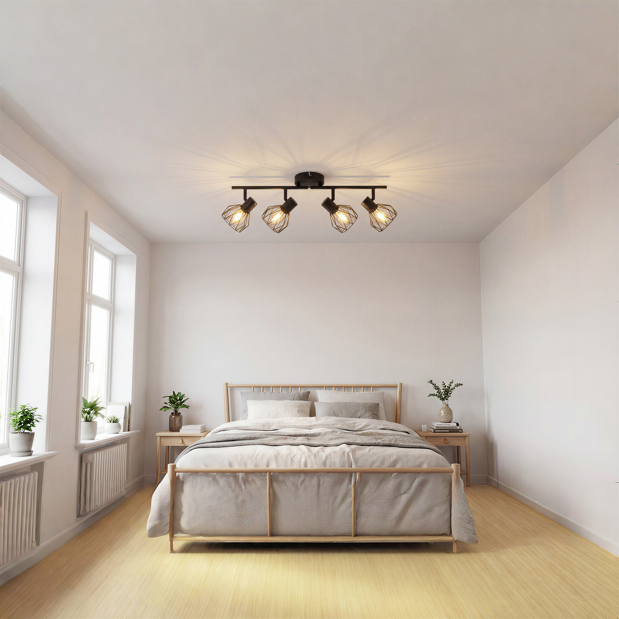 Ein Schlafzimmer mit einem Bett, Nachttischen, Fenstern und einem Deckenstrahler.