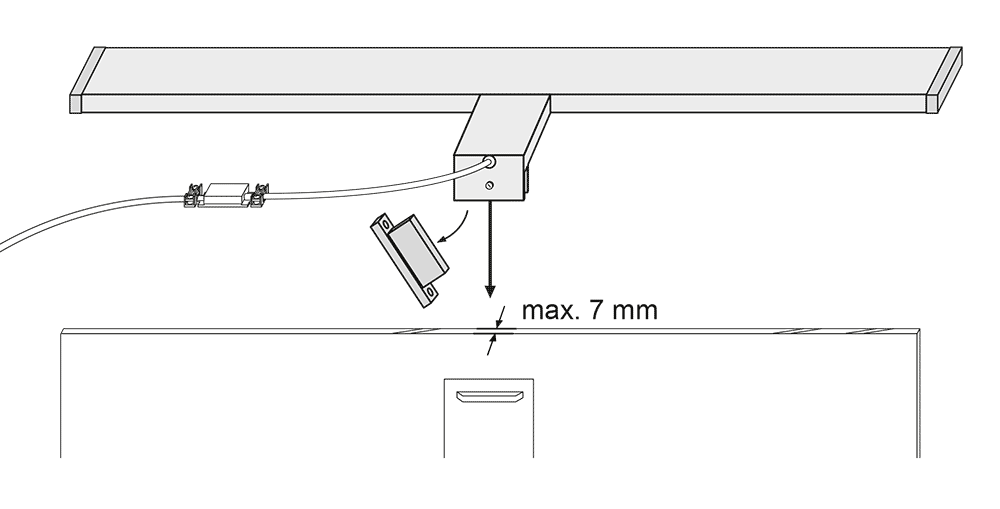 Illustration zeigt Montage eines Lichts mit maximal 7 mm Abstand.