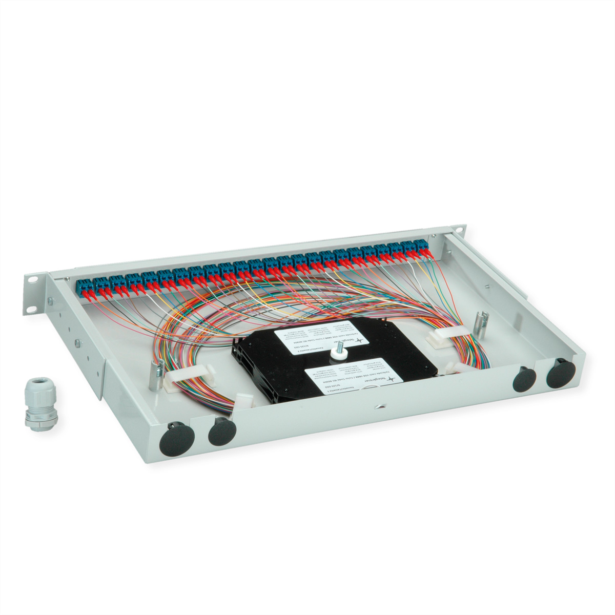 Ein Rack-montierter Faser-Patchpanel mit vielen bunten Kabeln und blauen Steckern.