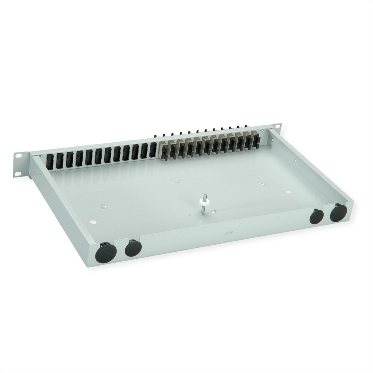 Ein graues Rack-Gehäuse mit vielen schwarzen Anschlüssen und einer Halterung.