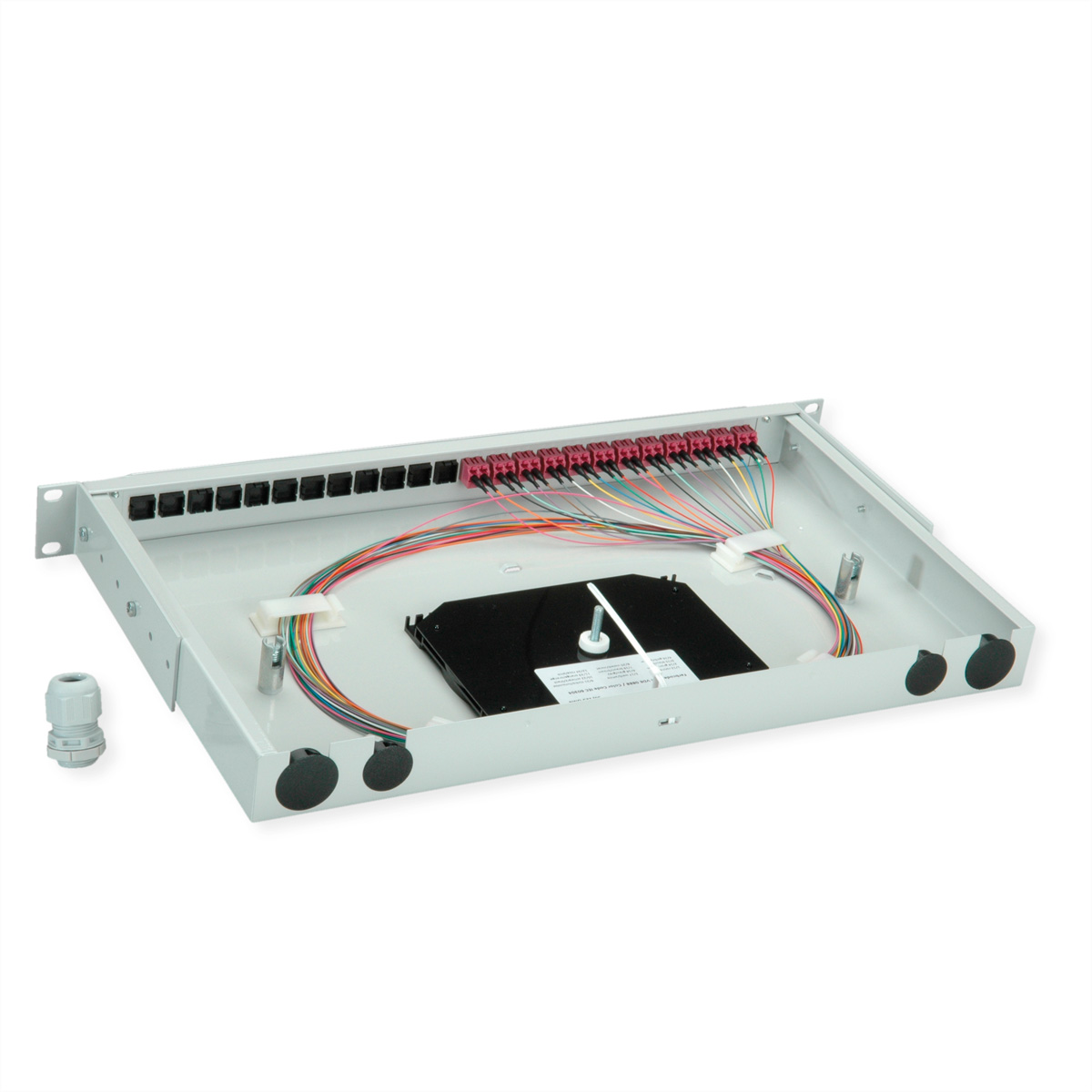 Ein graues Rack-Gehäuse mit vielen Glasfaserkabeln und roten Anschlüssen.