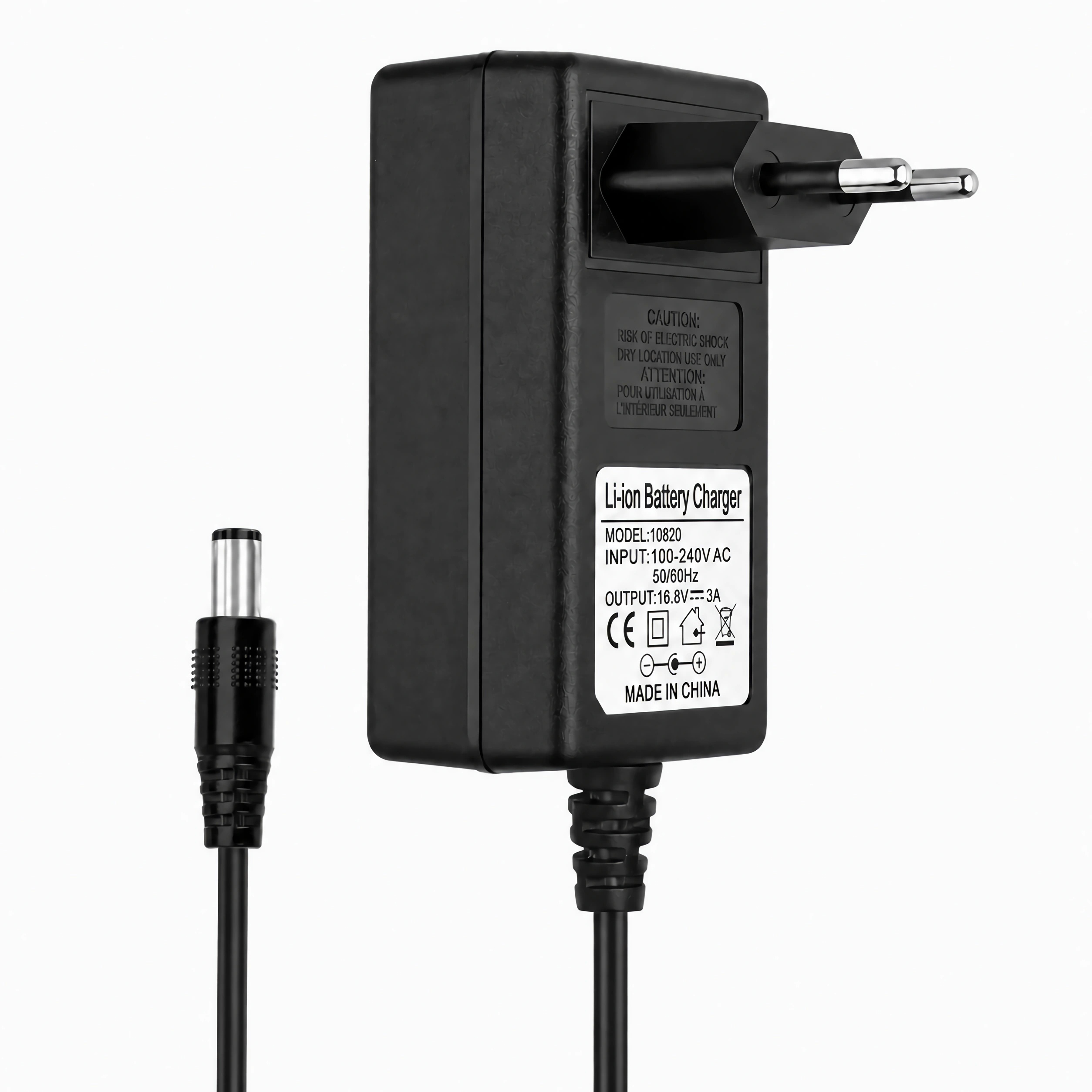 Schwarzes Li-Ion Ladegerät mit Eurostecker und rundem DC-Stecker.