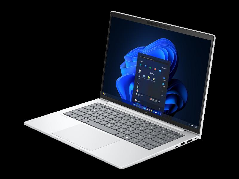 Mavi dalgalı duvar kağıdı ve Windows 11 arayüzünü gösteren koyu ekranlı gümüş bir dizüstü bilgisayar.