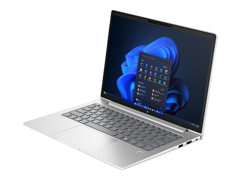 Ekranında açık bir Windows 11 başlangıç menüsü bulunan gümüş rengi dizüstü bilgisayar.